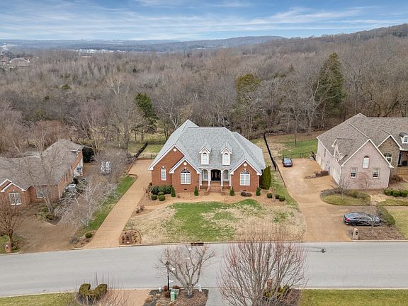 3rd image of 518 Five Oaks Blvd