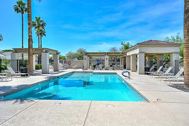 2210 E Branham Ln — Photo 4