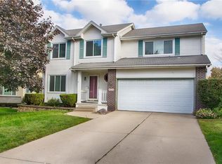4905 Twana Dr, Des Moines, IA 50310