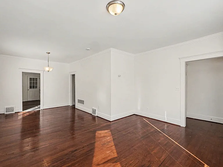 689 E Kirby St #1 — Photo 2