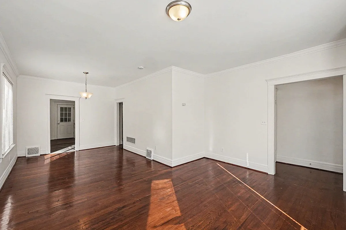 Building Photo - 689 E Kirby St #1