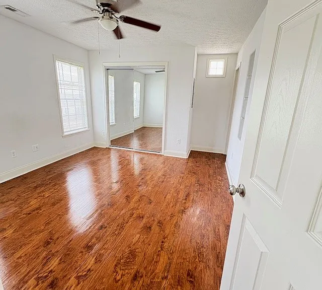 114 John Ct — Photo 11