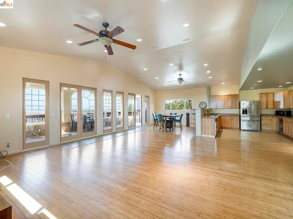 9649 Thermal St, Oakland, CA 94605