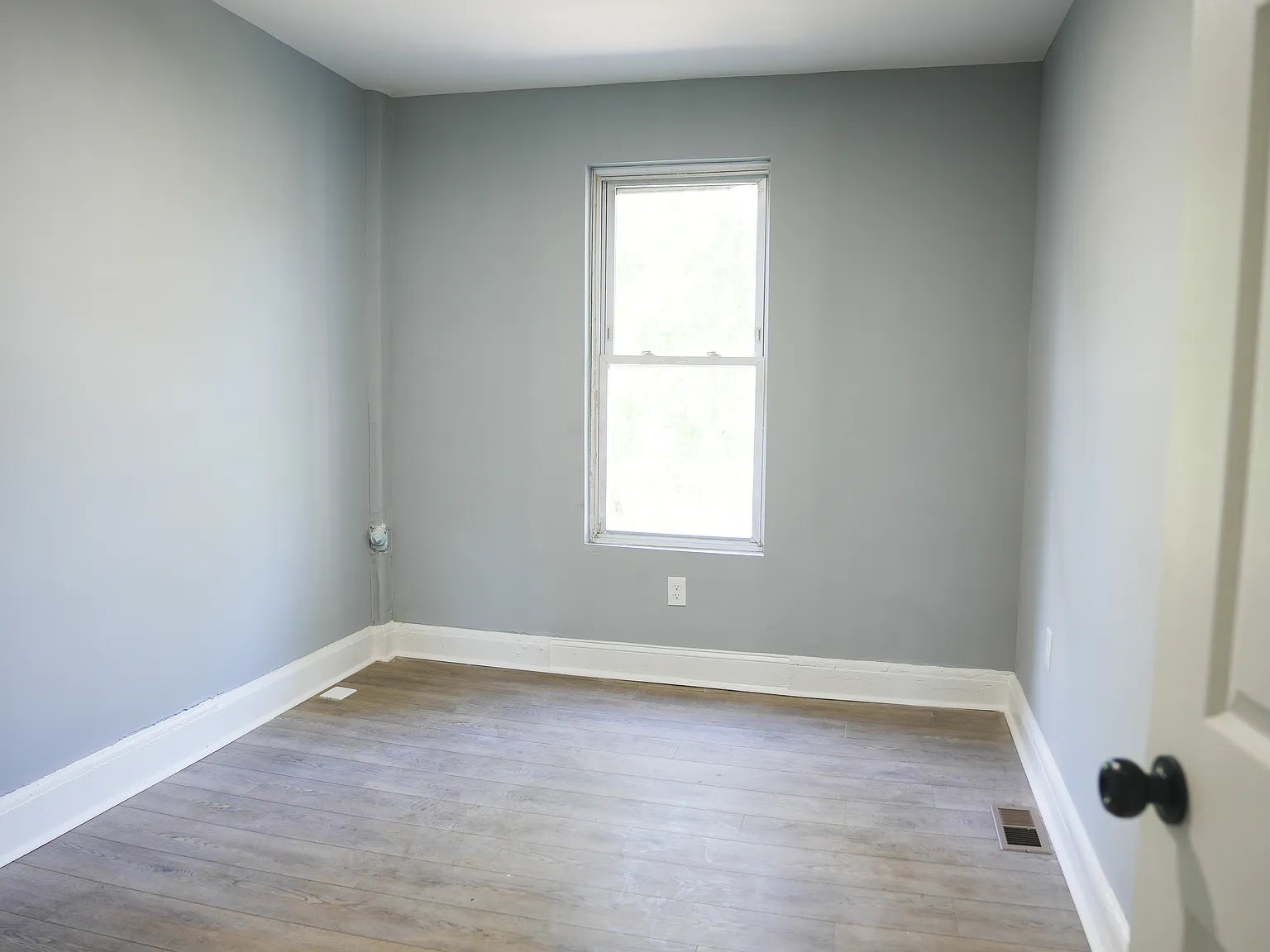 5 bed, 2.0 bath, $2,300 — Photo 2