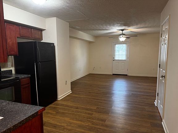 4th image of 115 Corvette View Ct #B