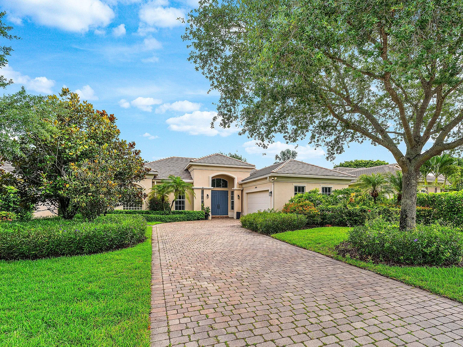3 bed, 3.0 bath, 2494 sqft, $10,000 — Photo 1