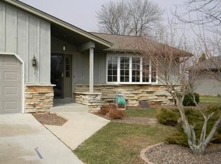 320 Zuider Ln, Oostburg, WI 53070