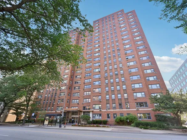2909 N Sheridan Rd APT 908, Chicago, IL 60657
