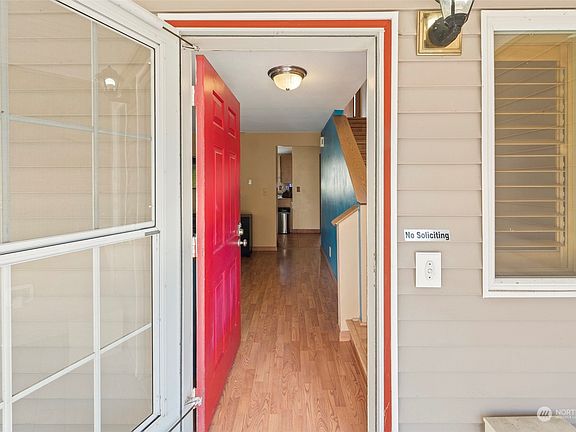 5th image of 7112 Sheffield Court NE