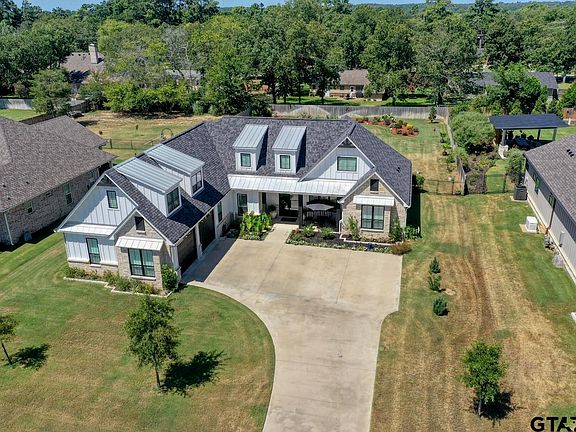 3rd image of 218 Winged Foot Dr