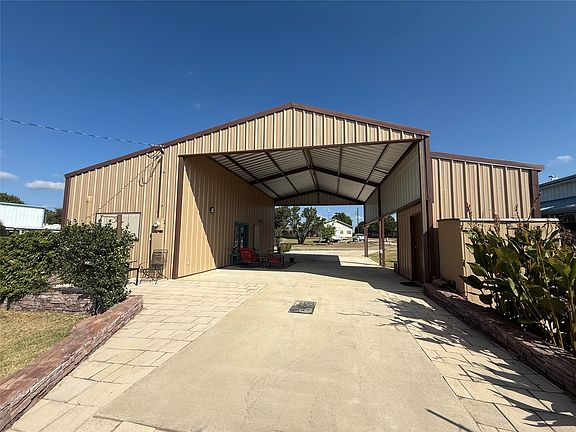 2nd image of 139 Yellowstone Dr
