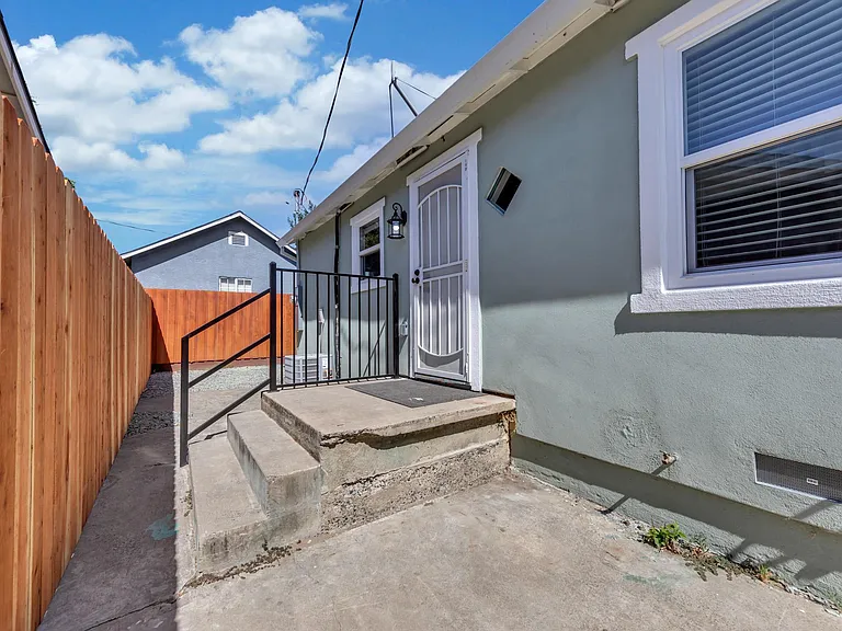916 Poplar Ave — Photo 45