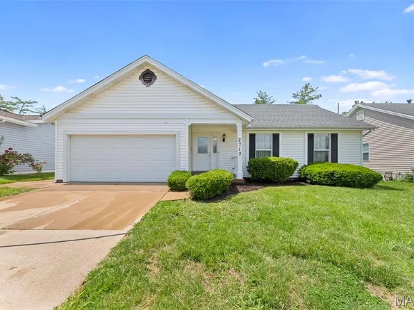 2713 Chapel View Dr, Florissant, MO 63031