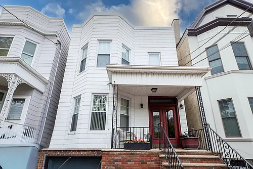 128 Oak St Photo 1