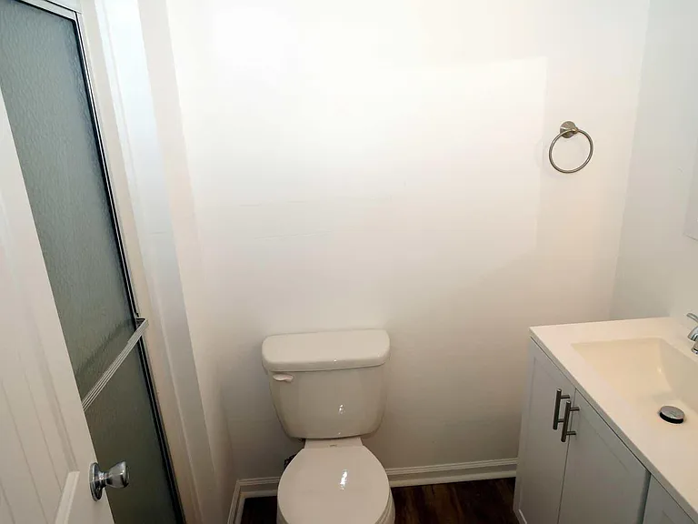 142 Quarterdeck — Photo 14