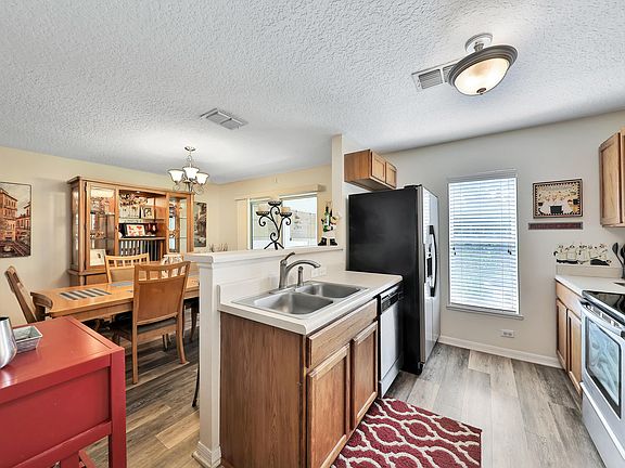 5th image of 11563 Hickory Oak Dr