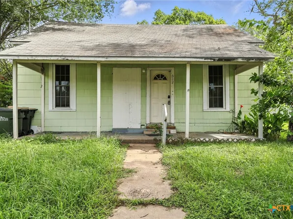 312 W Courthouse St, Cuero, TX 77954