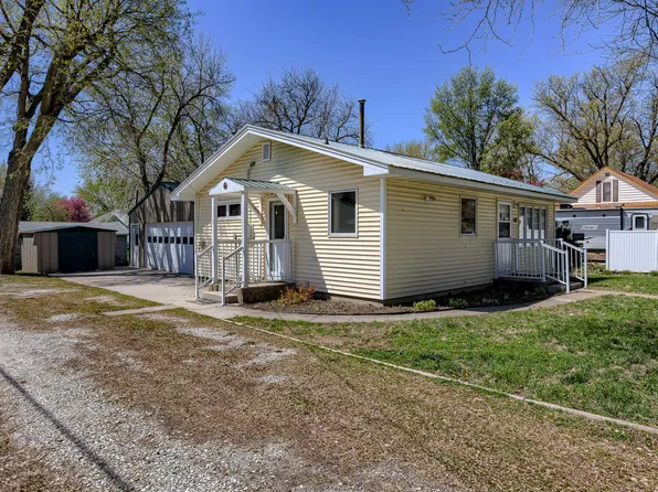 42 9th St, Woodbine, IA 51579