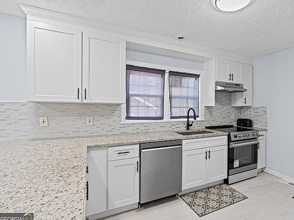 4th image of 3006 Dogwood Dr