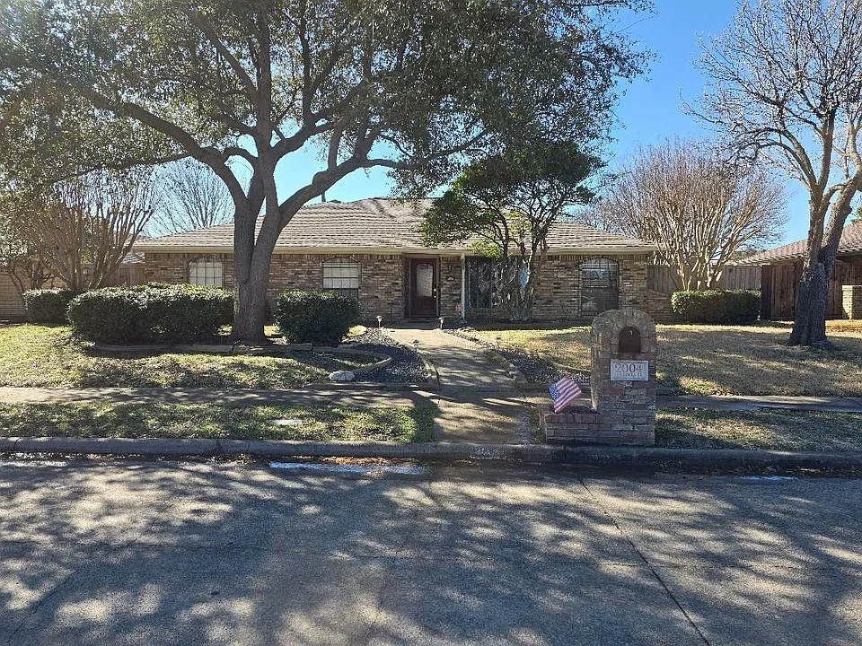 2004 Cherbourg Dr