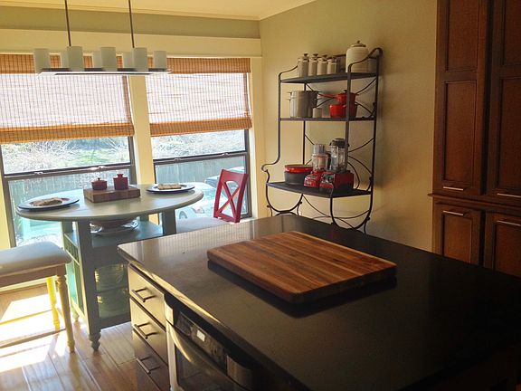 Dining Space - Main Floor