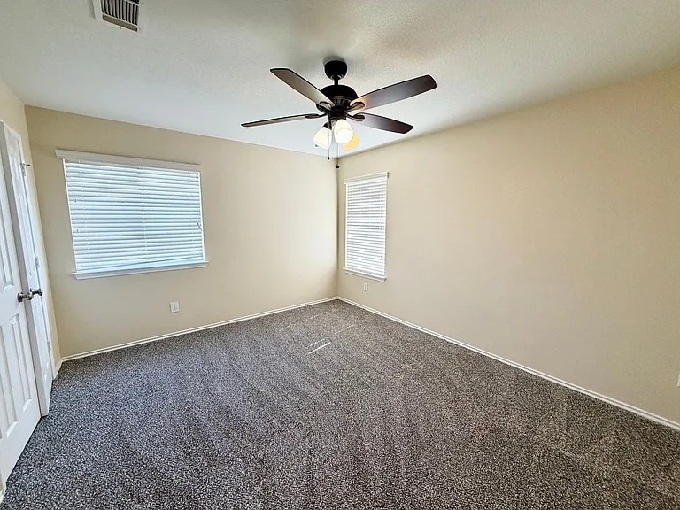 6404 Mundo Dr — Photo 16