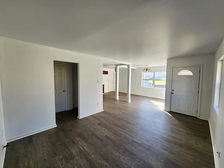 1721 Collier Dr — Photo 3