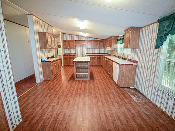 4th image of 393 Haven Pl