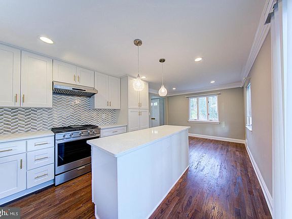 4th image of 2400 S Arlington Ridge Rd