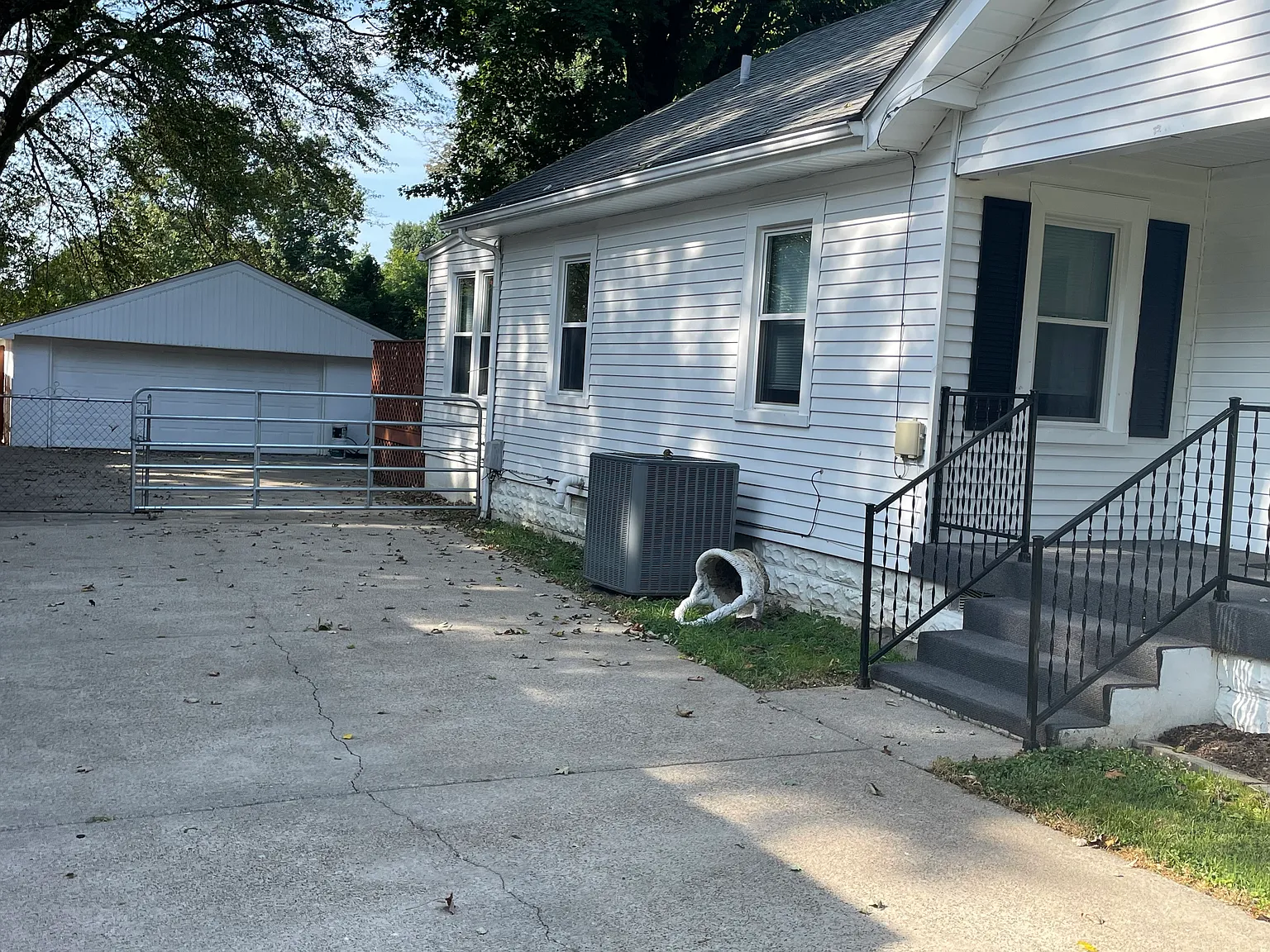 2 bed, 1409 sqft, $1,500 — Photo 2