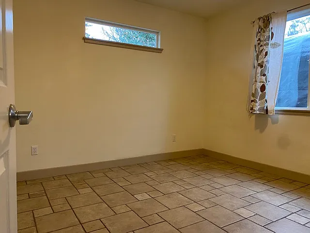 1245A Spear Ave — Photo 6