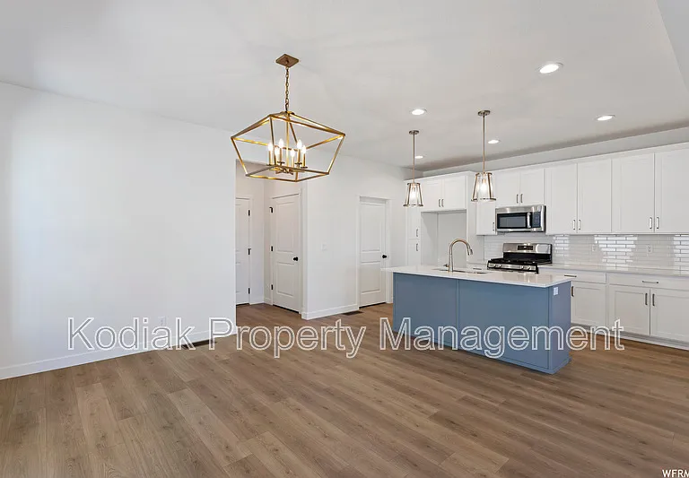 991 W Shoreline Dr — Photo 5