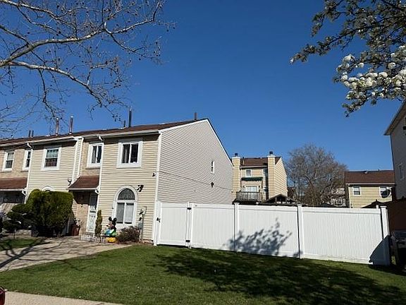 3rd image of 85 Amity Pl