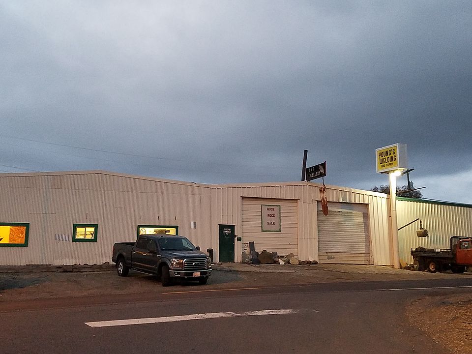 1st image of 201 W Coulee Blvd