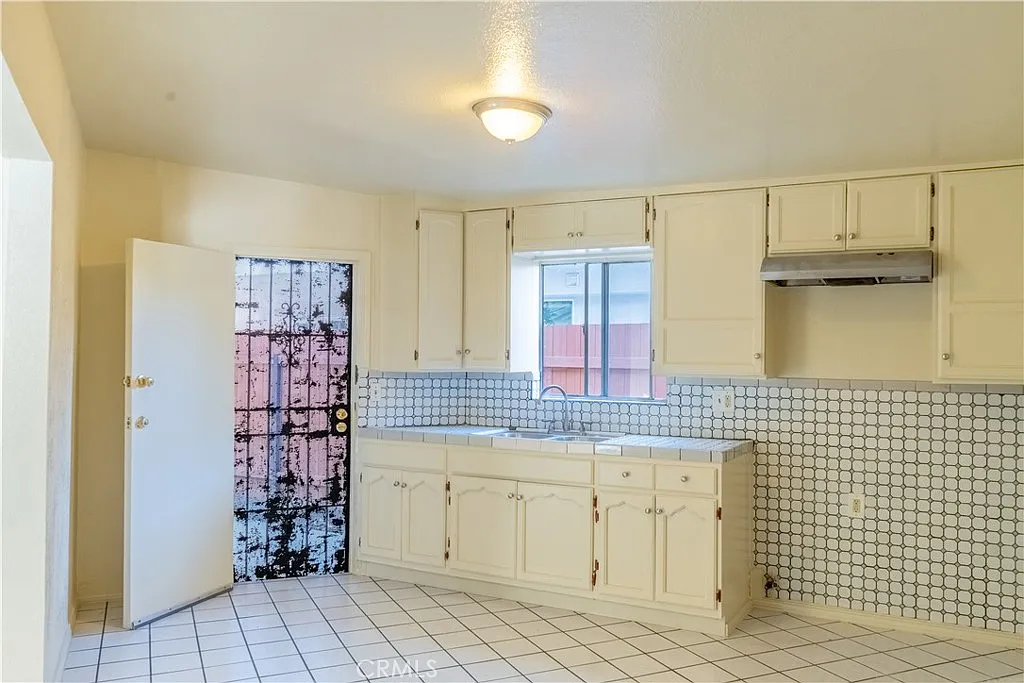 1 bed, 8518 sqft, $2,200 — Photo 4