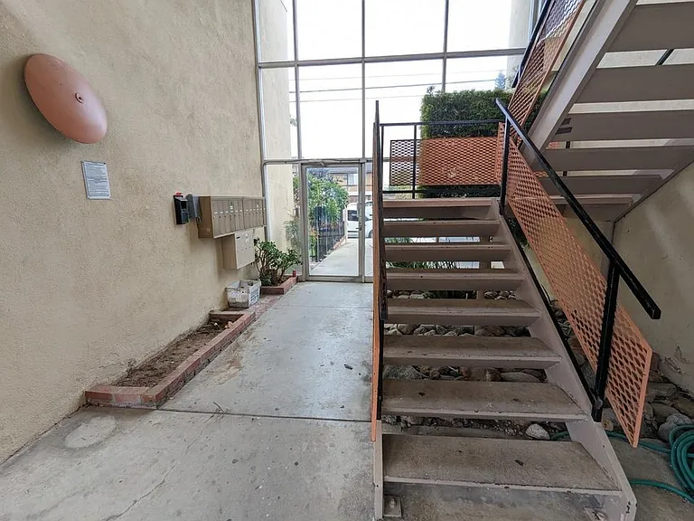6136 Fulton Ave #9 — Photo 7