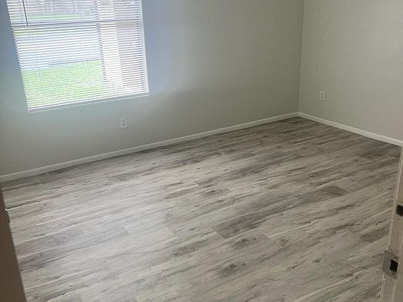 3rd image of 2101 Cascades Blvd Unit 105