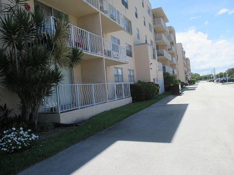 470 Executive Center Dr #2K — Photo 18