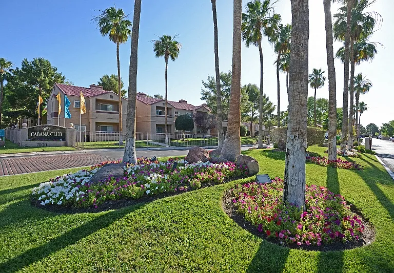 Cabana Club Apartments — Photo 7
