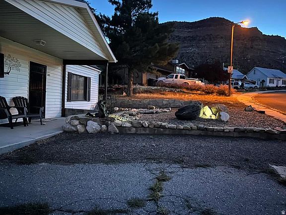 2nd image of 365 Edgehill Dr