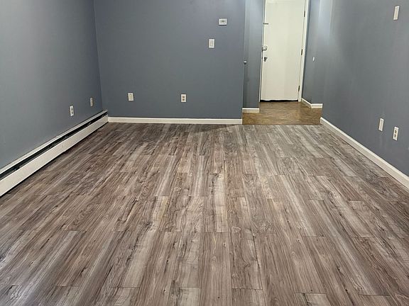 5th image of 127 Tallow Wood Dr