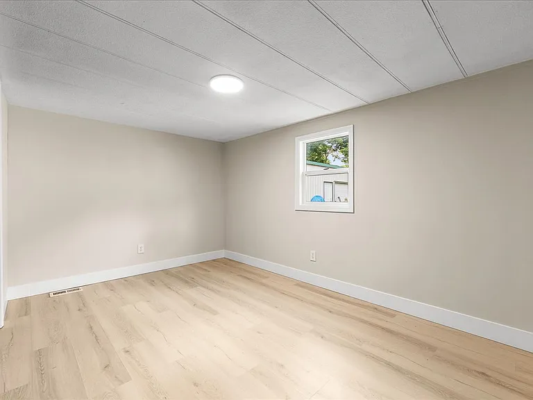 210 Lynn St — Photo 14