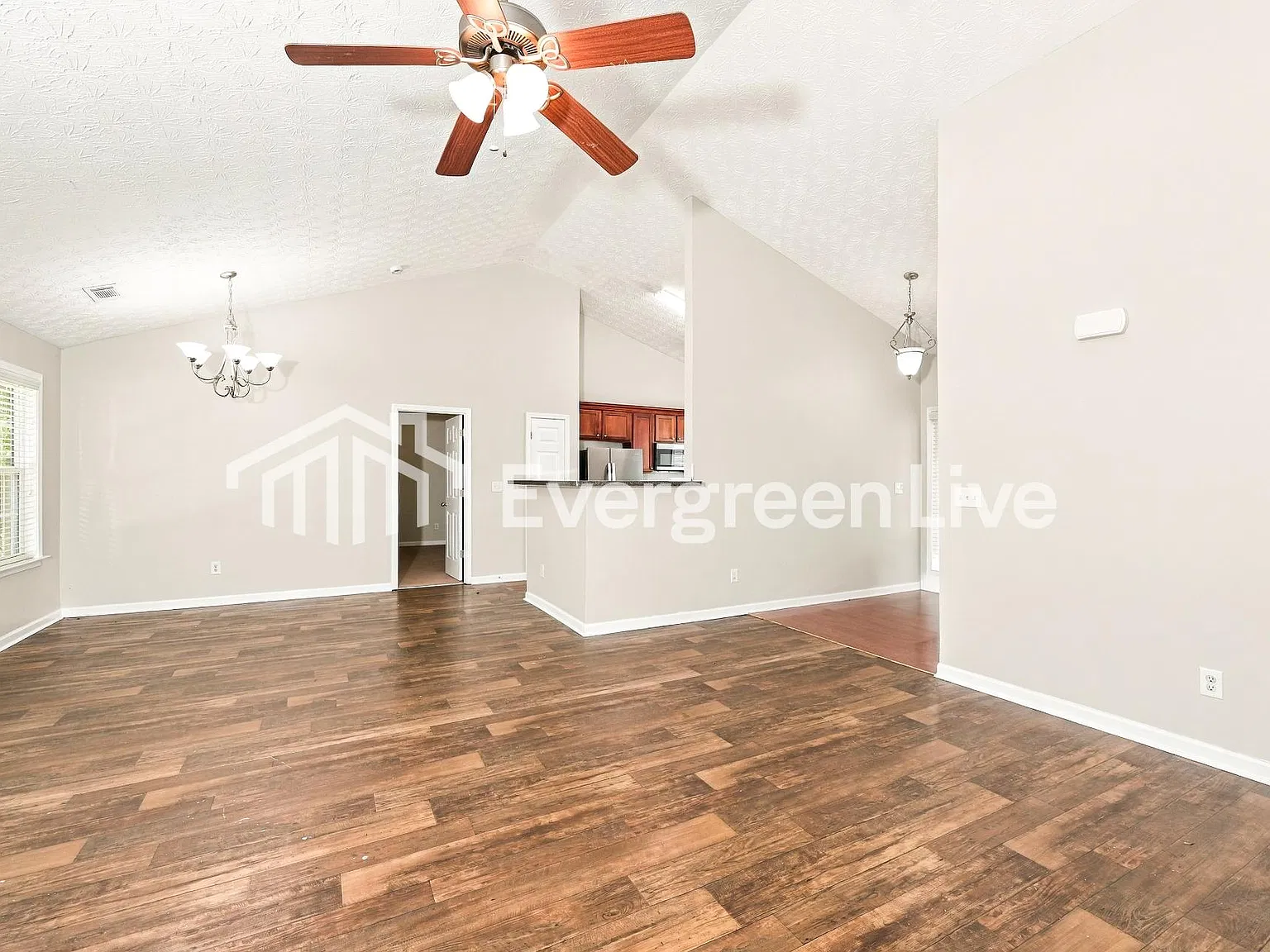 4 bed, 2.0 bath, 1754 sqft, $2,095 — Photo 3