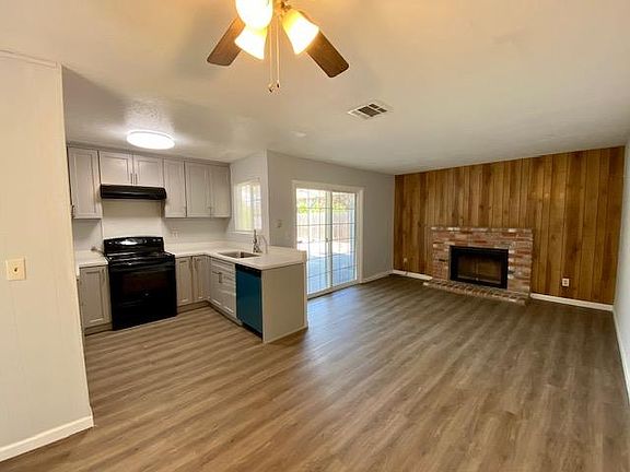 2nd image of 2760 Applewood Dr