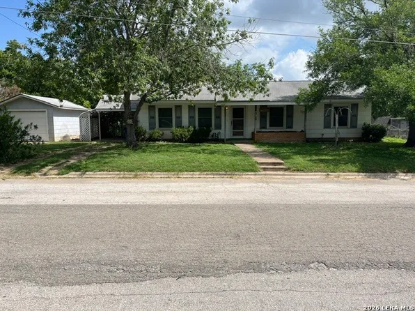 708 Sutton, Pleasanton, TX 78064