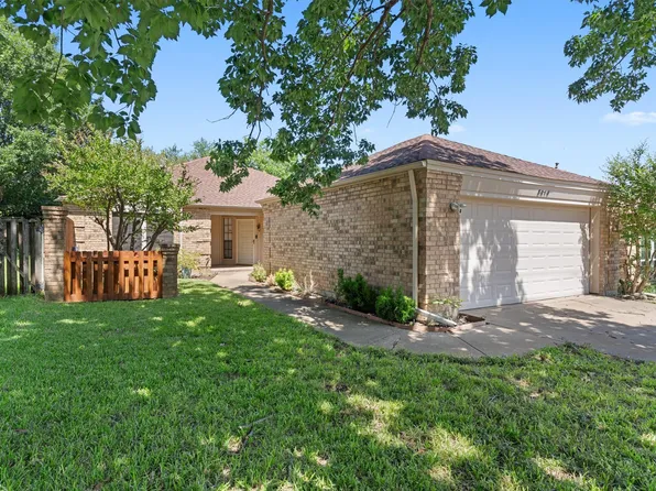 3410 Country Club Pl, Grand Prairie, TX 75052