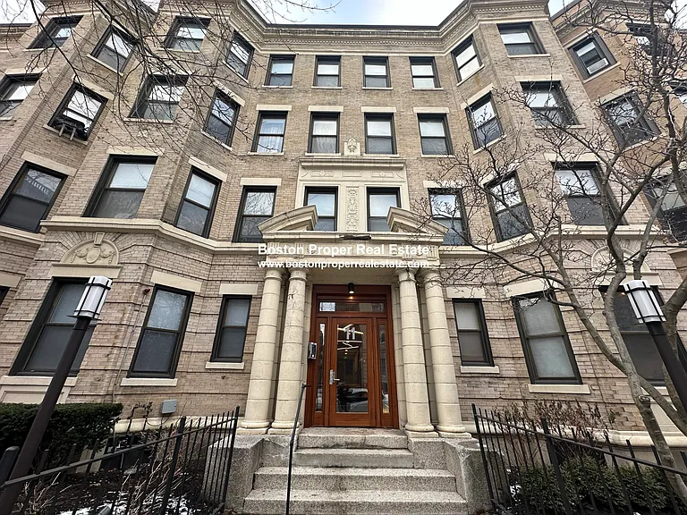 51 Queensberry St #9 — Photo 3