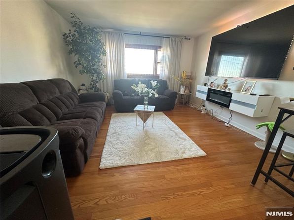 456 9th St #2, Palisades Park, NJ 07650 – 2-bedroom rental in Palisades Park