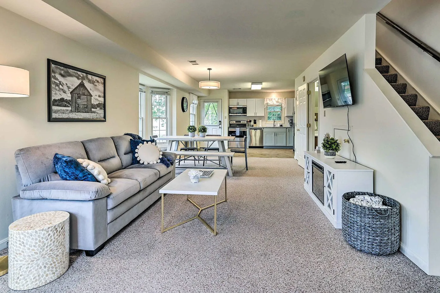 2 bed, 1.0 bath, 1227 sqft, $4,120 — Photo 1