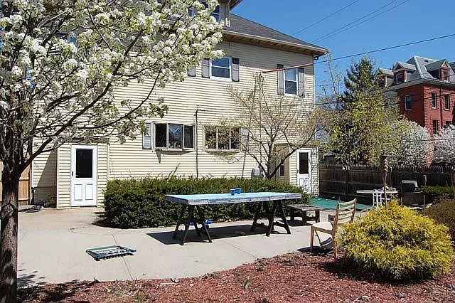 129 Benevolent St — Photo 13